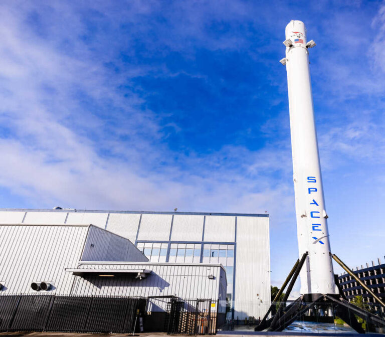 Insane Footage Shows ENORMOUS Rocket Ship Landing In Mechanical Arms