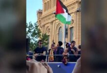 Soccer star Yamal waves Palestinian flag during parade